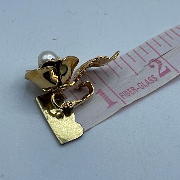 Vintage flower leaf climber clip earrings . - Picture 5 of 7